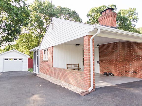 2nd image of 208 Kenwood Dr