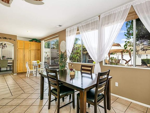 Eating area in family room/kitchen