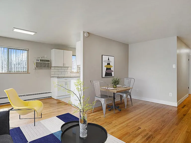 175 S Sherman St — Photo 2