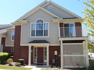 1654 Deepwood Cir, Rochester, MI 48307