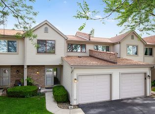 322 E Forest Knoll Dr, Palatine, IL 60074