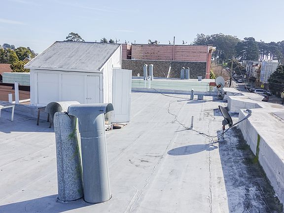 5th image of 105 Highland Ave