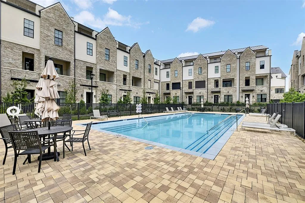 3 bed, 3.5 bath, 2403 sqft, $4,350 — Photo 1