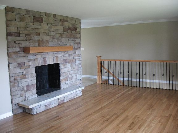 5th image of 18 Hillcrest St