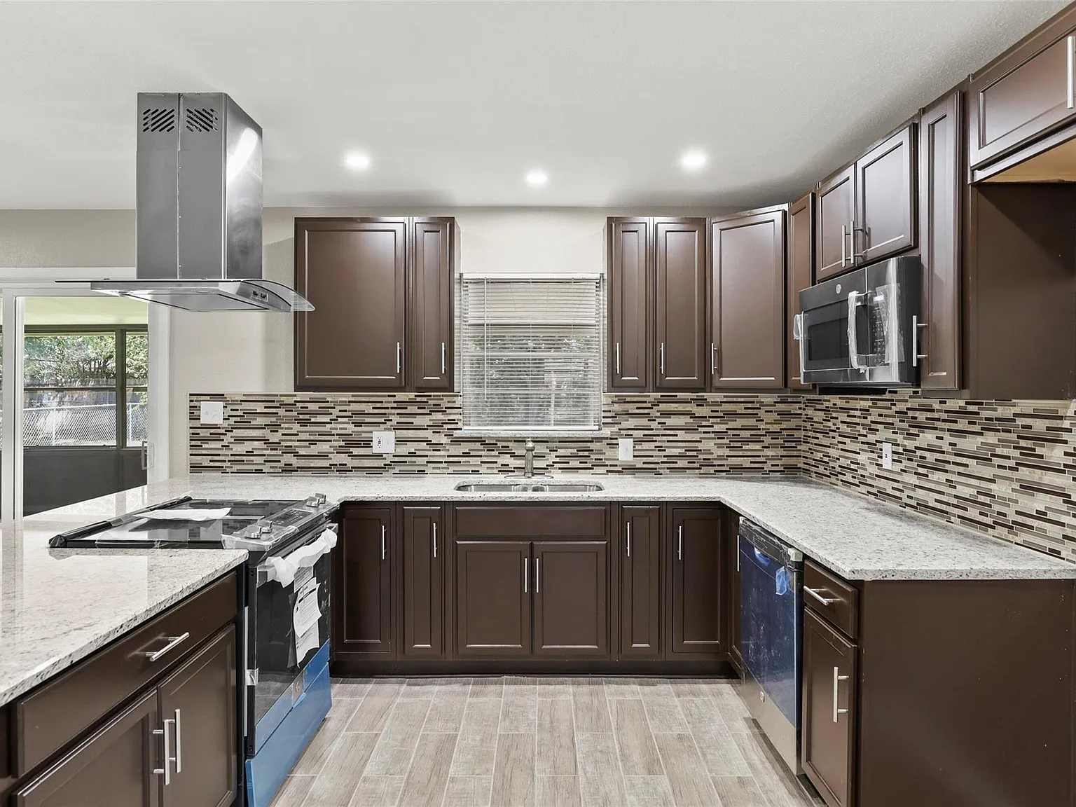 3 bed, 1358 sqft, $2,150 — Photo 3