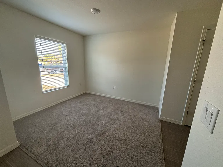 1542 Log Ln — Photo 14