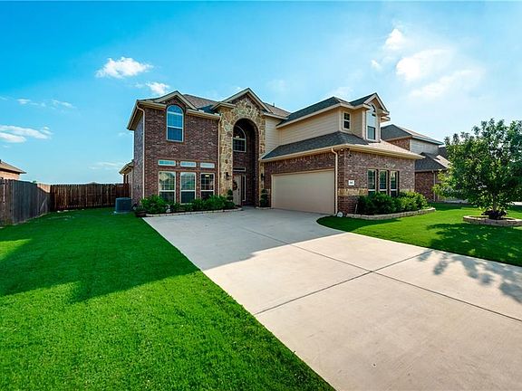3rd image of 202 Lacy Oak Ln