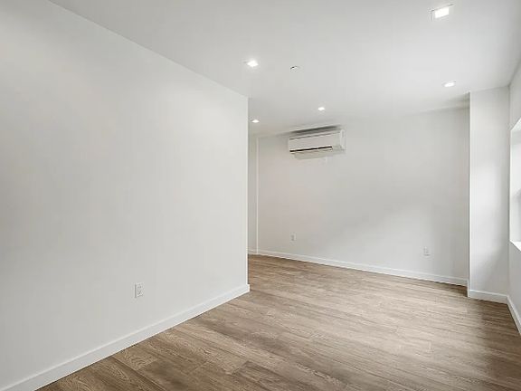 4th image of 773 Hart St #1F