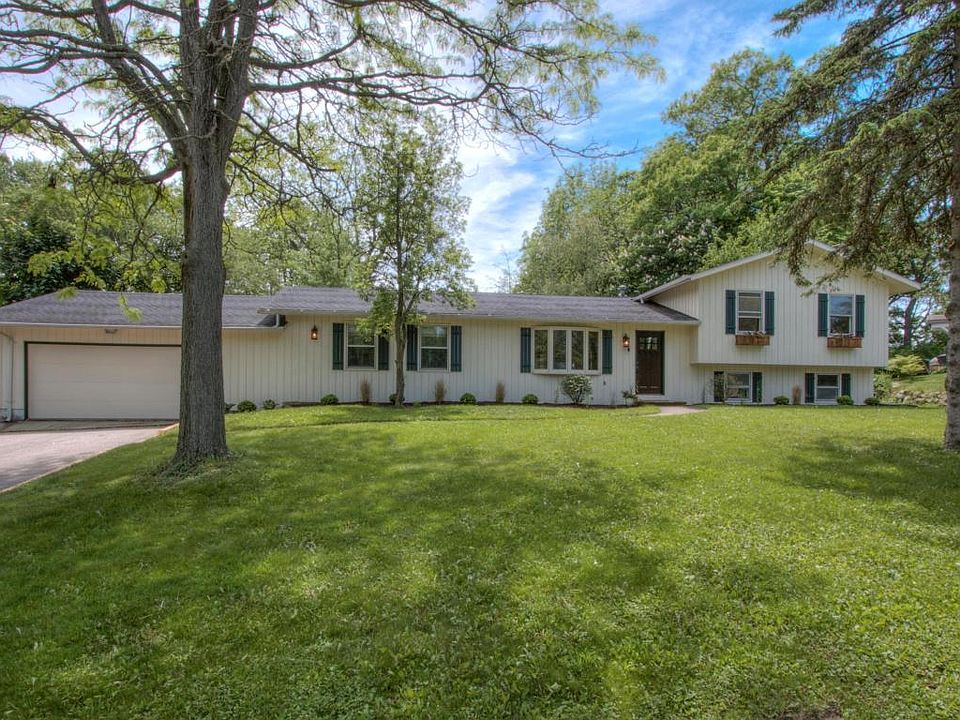 1st image of 1740 Hillcrest Dr