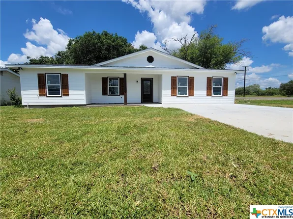 1005 Magnolia St, Refugio, TX 78377