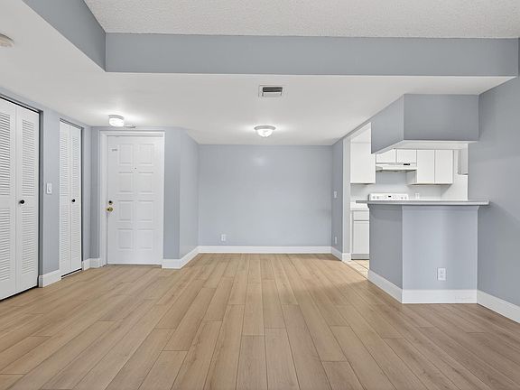 5th image of 9977 Westview Drive #136