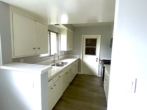 2nd image of 540 W Sierra Madre Blvd APT 4