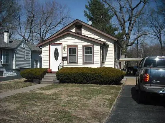723 W Adams St photo 1