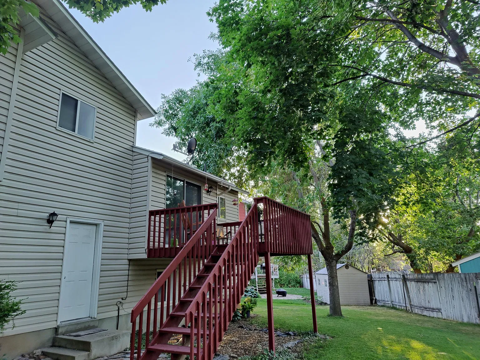 4 bed, 1958 sqft, $2,300 — Photo 2