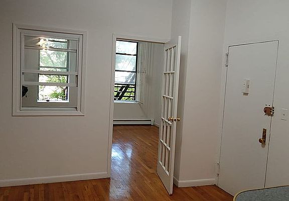 4th image of 164 E 107th St APT 2D