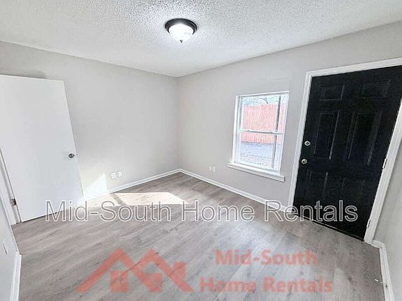 4th image of 139 N Claybrook St Unit 9