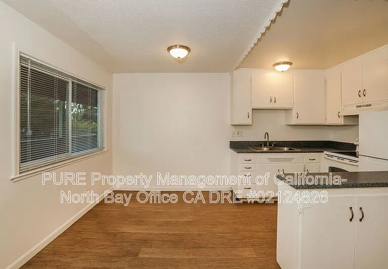 555 Dexter St #B — Photo 11