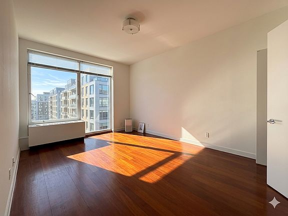 2nd image of 4117 Crescent St APT 6J