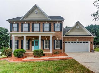 2584 Rolling Ridge Dr, Hickory, NC 28602
