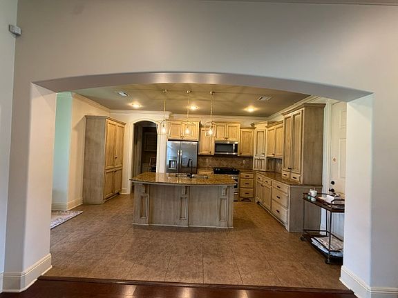 2nd image of 306 Bluebonnet Dr