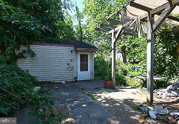 5th image of 313 Sassafras St