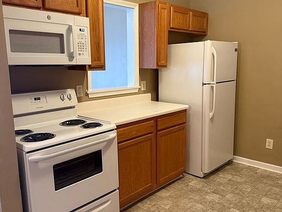 4th image of 7143F W Friendly Ave