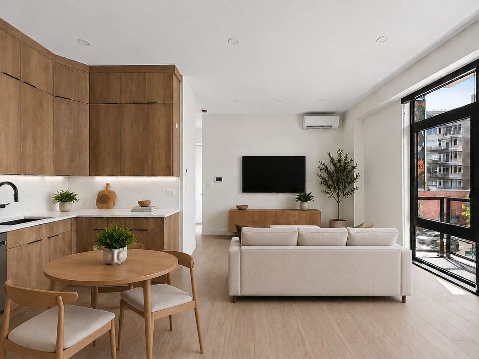 1st image of 4918 Vernon Blvd #4C