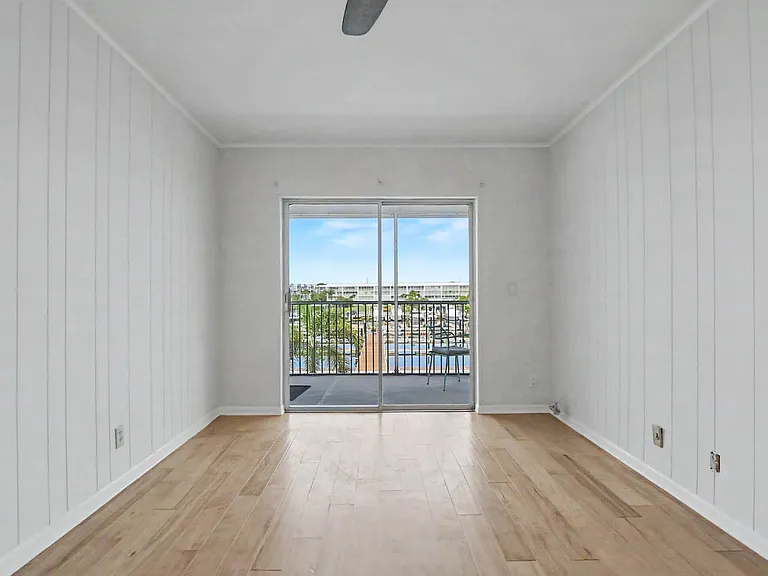 37 Yacht Club Dr #310 — Photo 20