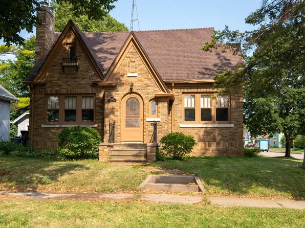 1502 Central St, Oshkosh, WI 54901