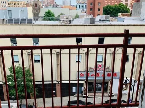 135-37 37 Avenue #5B, Flushing, NY 11354