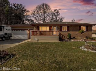 4353 Edmore Rd, Waterford, MI 48329