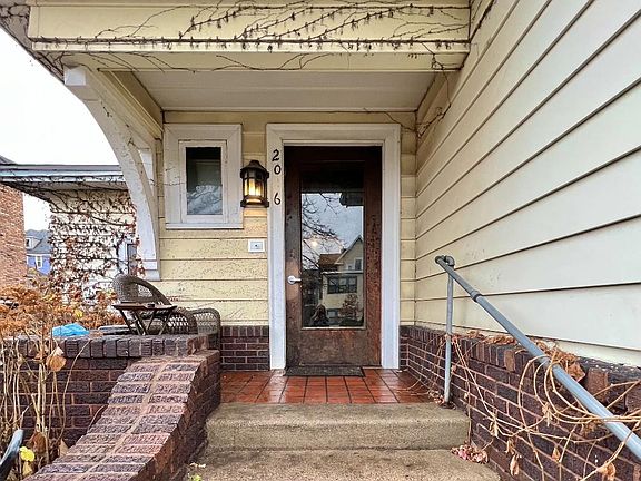 3rd image of 2016 Aldrich Ave S APT 2