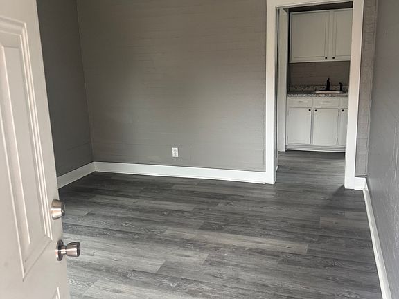 4th image of 2827 Gurnee Ave