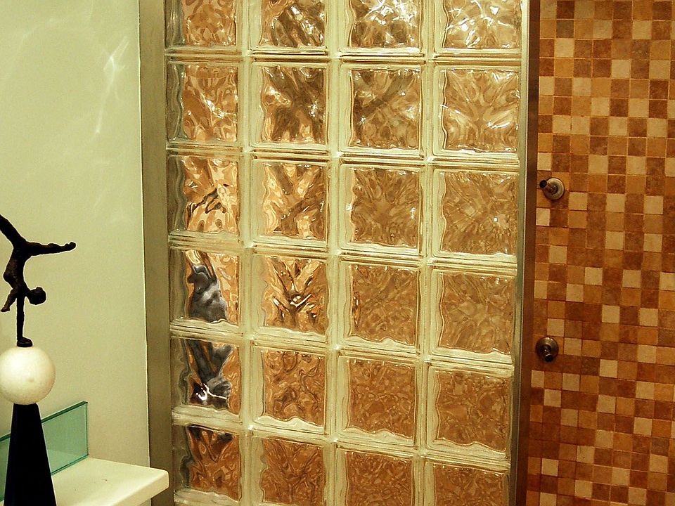 Glass block with dimmable lighting within