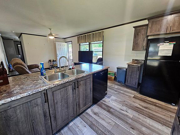 2nd image of 517 Begonia Ln