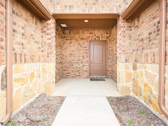 3rd image of 1611 Pioneer Meadow Dr