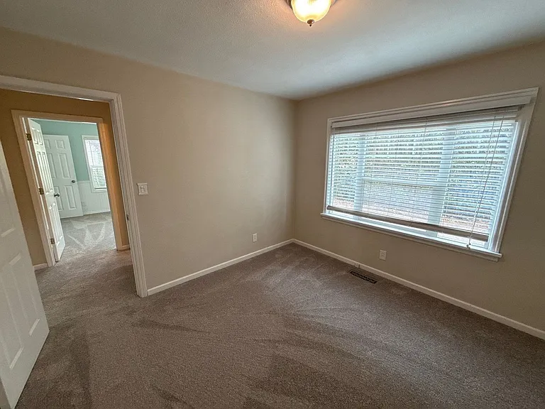 4627 Thorman Ave NE — Photo 18