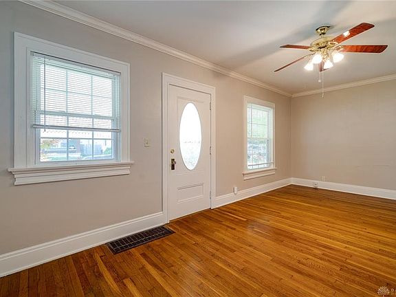 5th image of 621 Bowen St