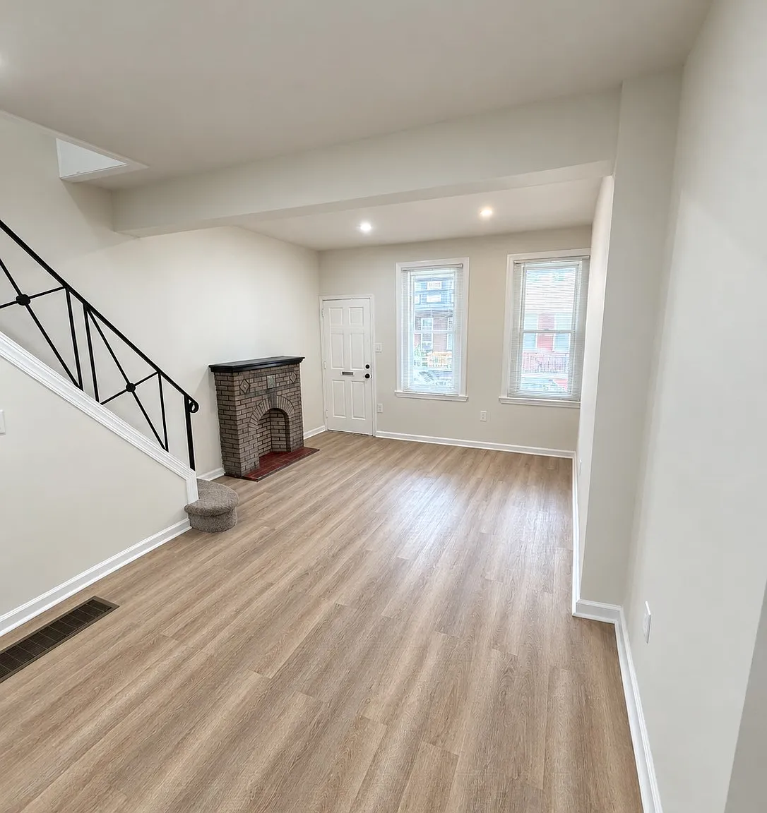 3 bed, 1.5 bath, 926 sqft, $1,990 — Photo 4