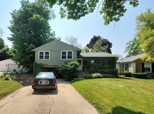 4789 N Bartlett Dr, Whitefish Bay, WI 53211