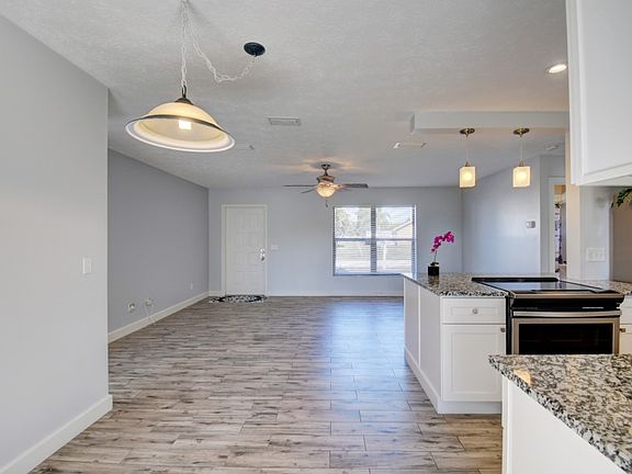 4th image of 2594 SE Tiger Ave