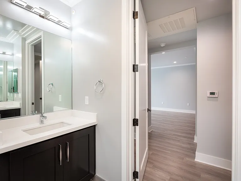 1350 Roxbury Dr — Photo 15