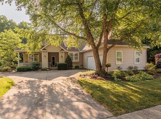 1927 Pembrooke Ln, Avon, OH 44011
