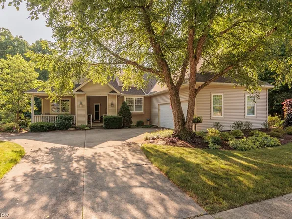 1927 Pembrooke Ln, Avon, OH 44011