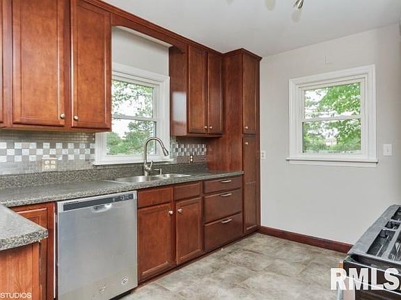 3rd image of 2726 W Heading Ave