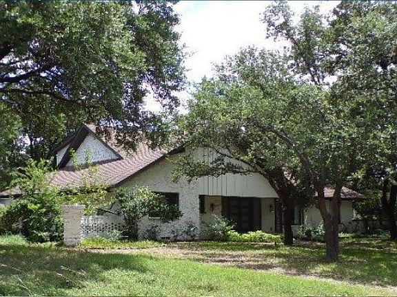 3rd image of 6873 Greenwich Ln