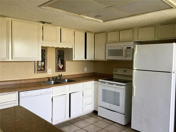 4th image of 519 Towne House Ln