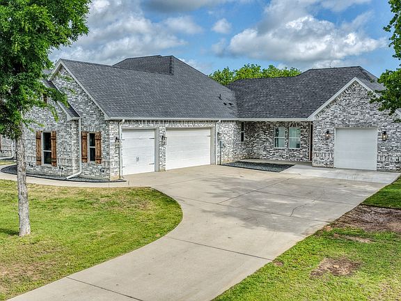 4th image of 115 Post Oak Way