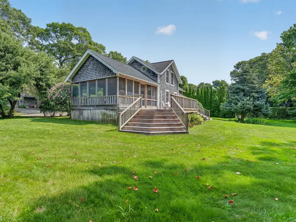 88 Franklin Street, Vineyard Haven, MA 02568