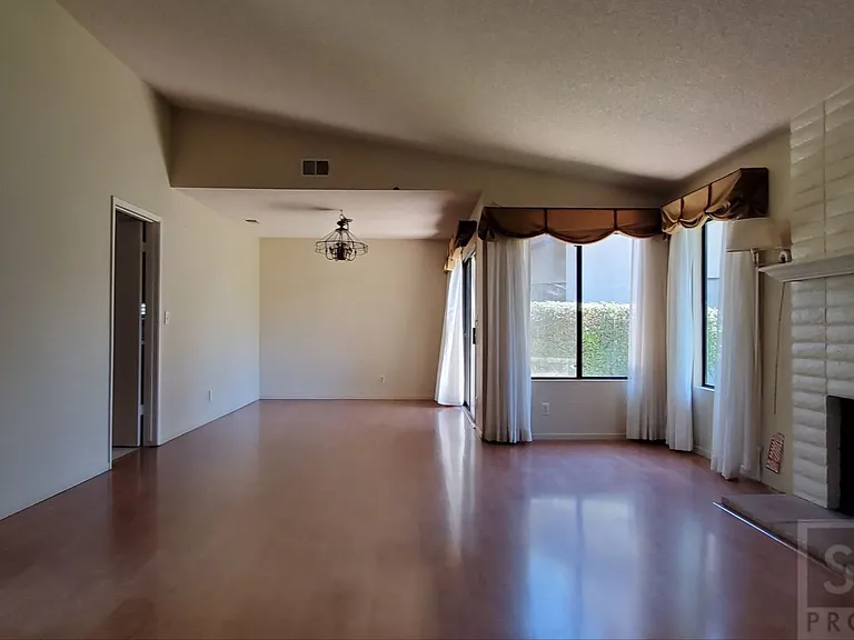 1231 Jackie Ln — Photo 3